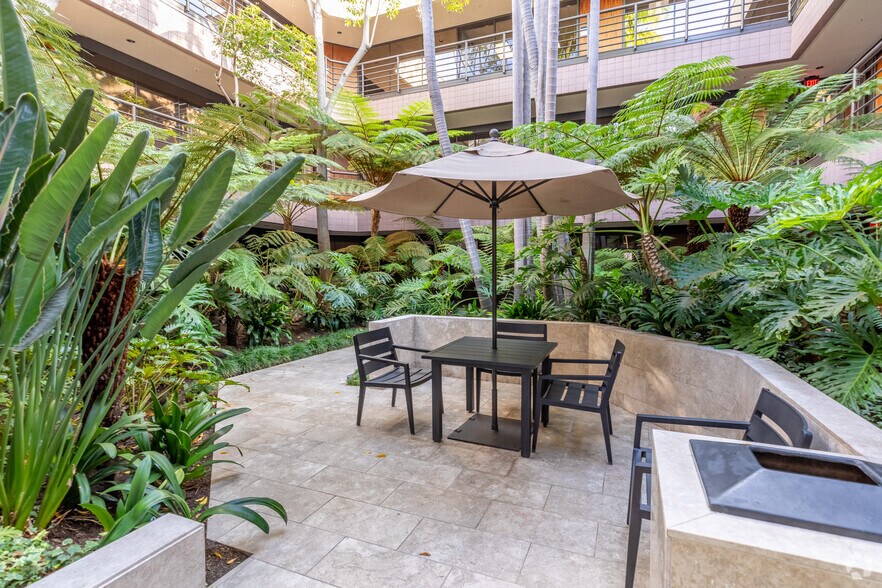 12555 High Bluff Dr, San Diego, CA à louer - Photo du bâtiment - Image 3 de 22