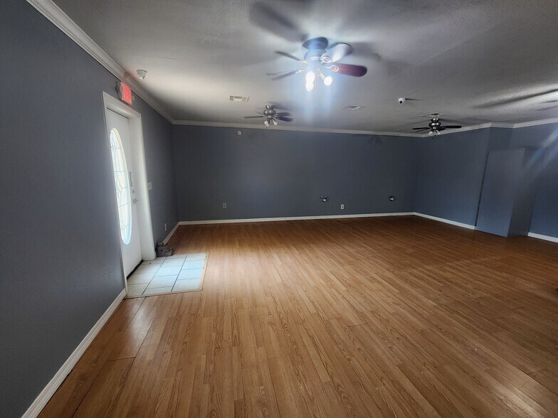 312 N Broadway St, Checotah, OK à vendre - Photo du bâtiment - Image 2 de 5