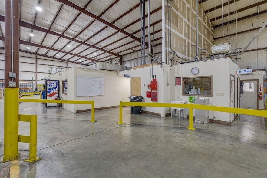 122 McDougall Ct, Greenville, SC for lease - Interior Photo - Image 3 of 12