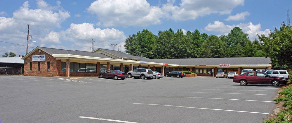 11025-A-11025-H Monroe Rd, Matthews, NC for lease - Primary Photo - Image 1 of 6