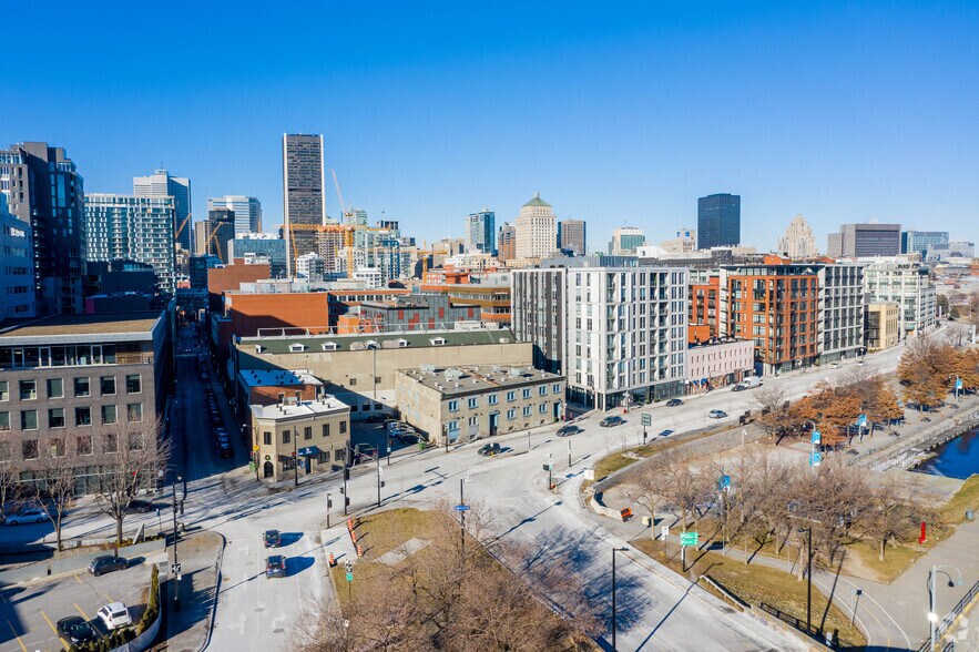 731-741 Rue De La Commune O, Montréal, QC à louer - Photo du bâtiment - Image 2 de 10