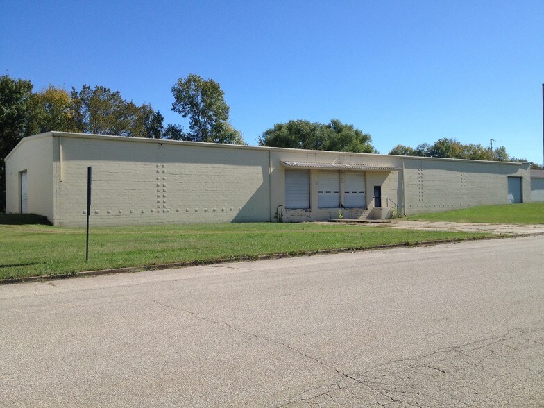 905 N 1st St, Union City, TN à louer - Photo du bâtiment - Image 2 de 5
