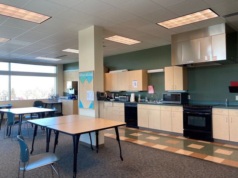 1414 Mac Arthur Rd, Madison, WI for lease - Building Photo - Image 3 of 3