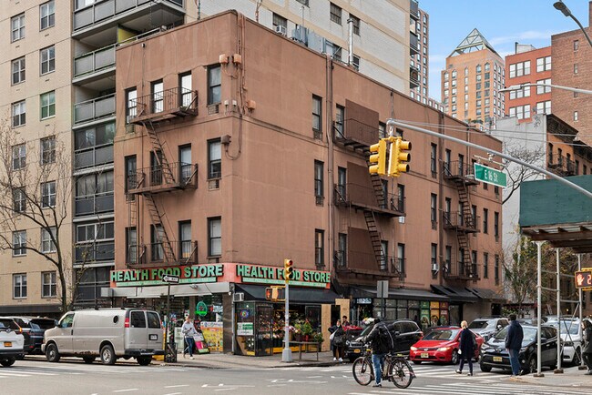 Plus de détails pour 162 3rd Ave, New York, NY - Commerce de détail à louer