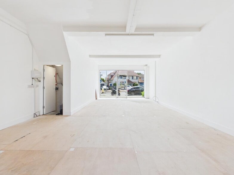 Collington Av, Bexhill On Sea for lease - Building Photo - Image 3 of 17
