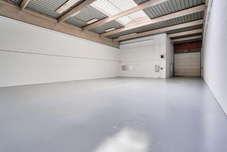Industrial in SAINT-OUEN-L'AUMONE for lease - Interior Photo - Image 1 of 11