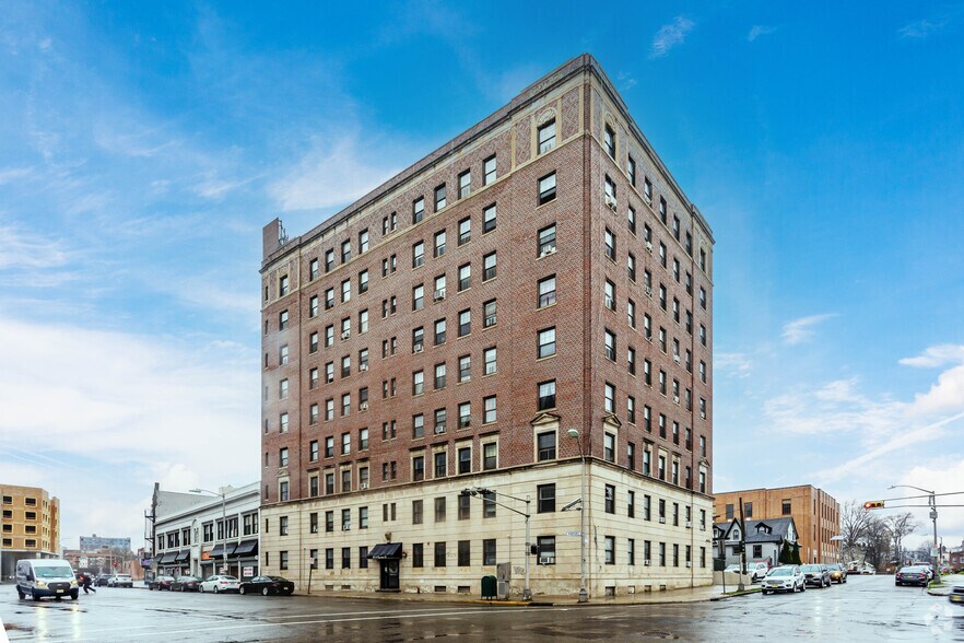 Grove & Harrison Portfolio portefeuille de 2 propriétés à vendre sur LoopNet.ca - Photo principale - Image 2 de 6