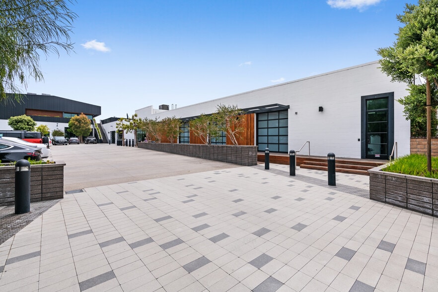 4095-4115 Redwood Ave, Marina Del Rey, CA for lease - Building Photo - Image 3 of 15