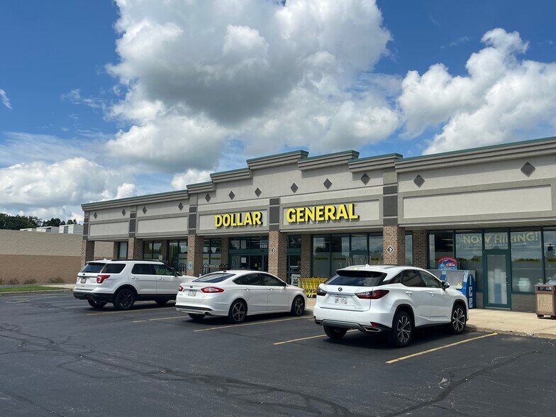1024-1060 E Commerce Blvd, Slinger, WI à louer - Photo du bâtiment - Image 2 de 22