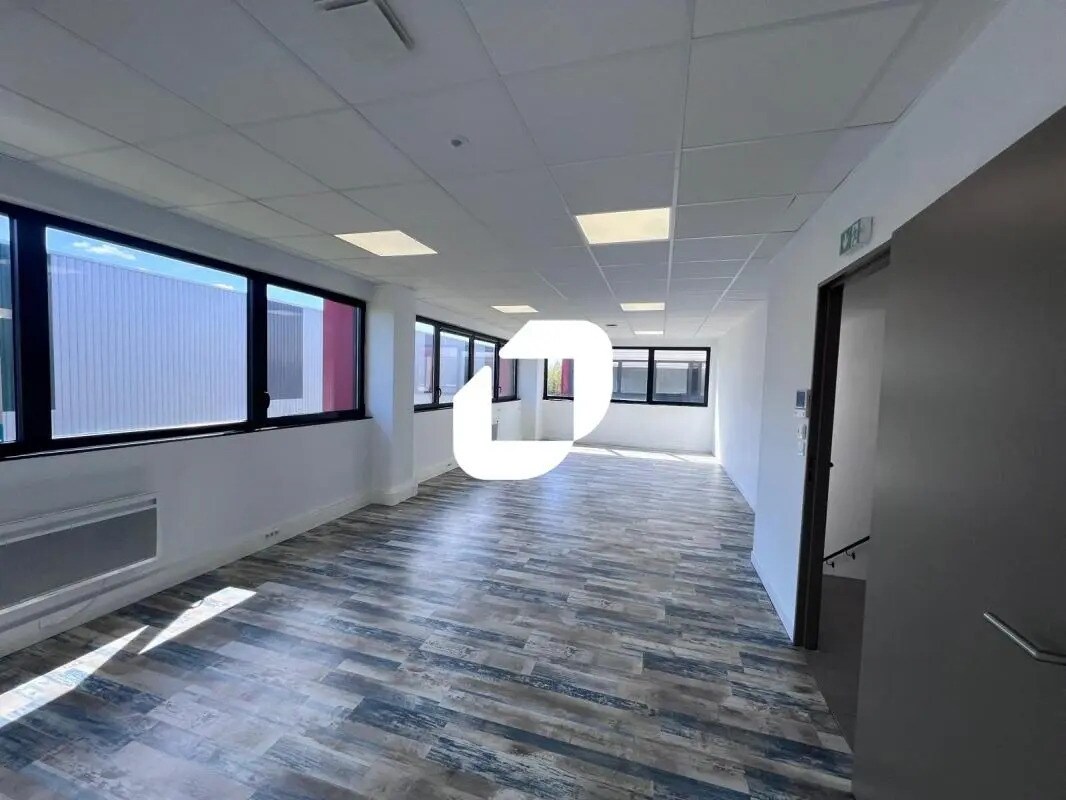 Flex in Chanteloup-en-Brie for lease Interior Photo- Image 1 of 9