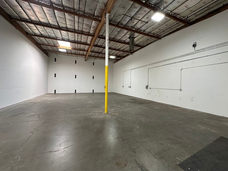 1625-1655 Linda Way, Sparks, NV for lease - Building Photo - Image 3 of 6