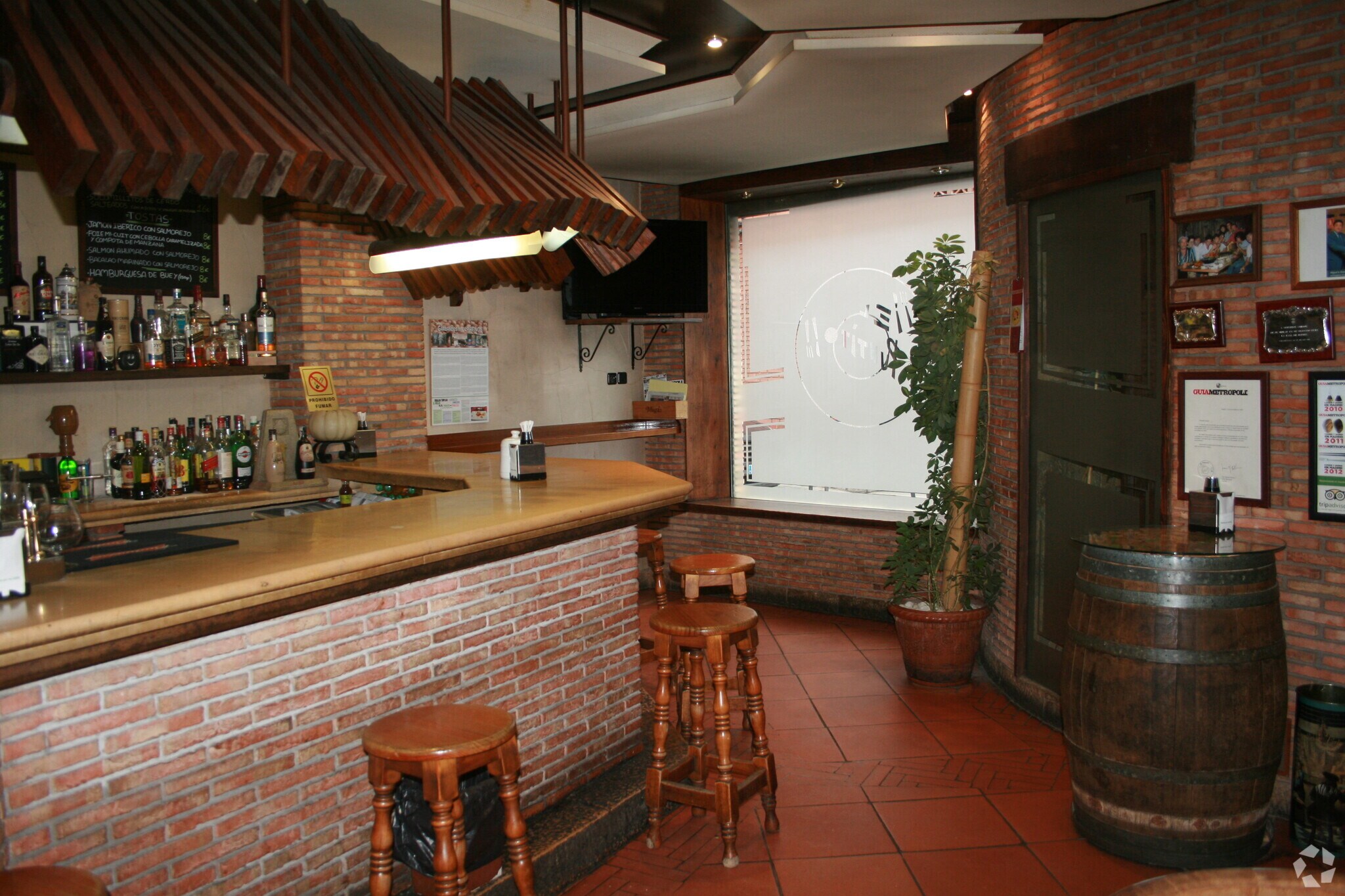 Multifamily in El Molar, Madrid for sale Primary Photo- Image 1 of 2