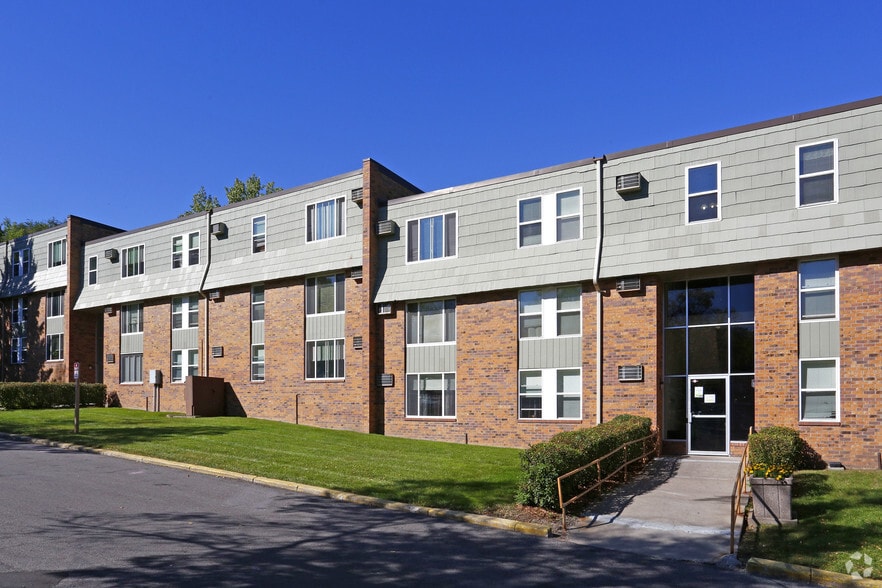 2236 Lower Afton Rd, Saint Paul, MN à vendre - Photo principale - Image 1 de 35