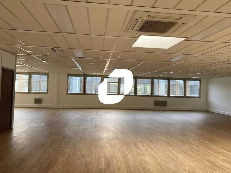 27-41 Boulevard Louise Michel, Gennevilliers for lease - Interior Photo - Image 3 of 17