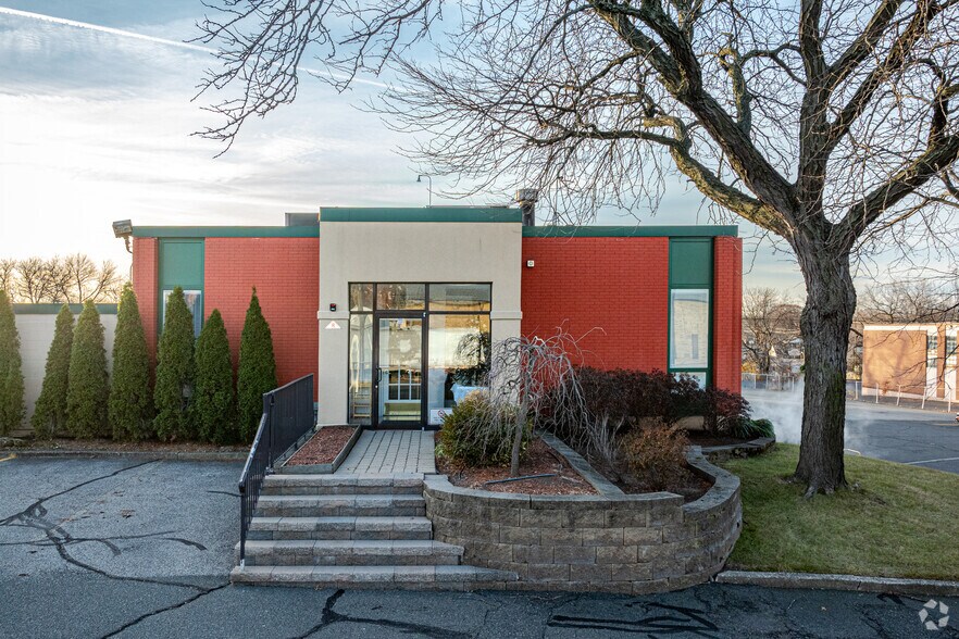 480 Mundet Pl, Hillside, NJ à vendre - Photo du bâtiment - Image 3 de 44