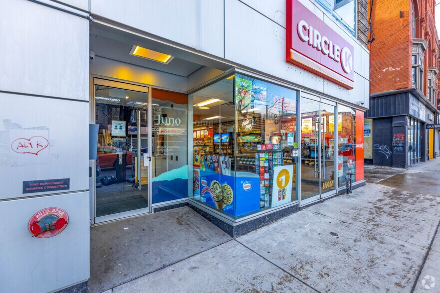 485 Queen St W, Toronto, ON à louer - Photo du bâtiment - Image 3 de 3