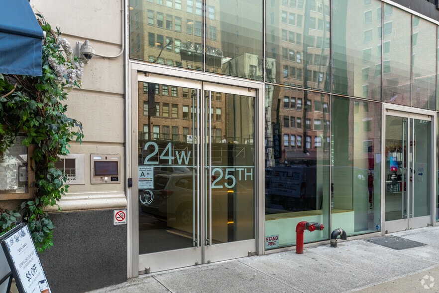 24-28 W 25th St, New York, NY for lease - Building Photo - Image 3 of 5