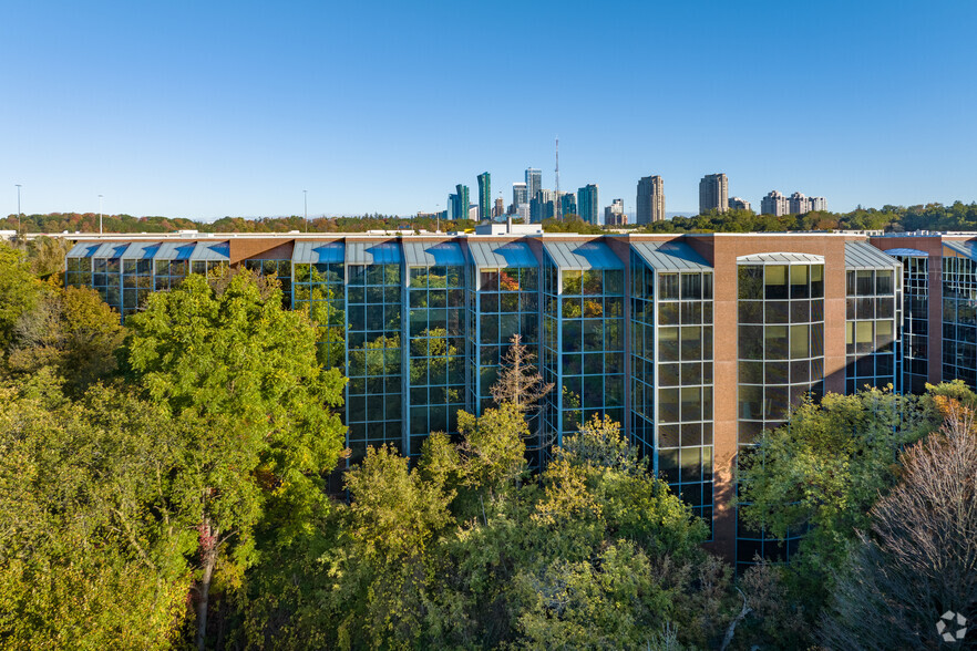 4110 Yonge St, Toronto, ON à louer - Photo du bâtiment - Image 2 de 4