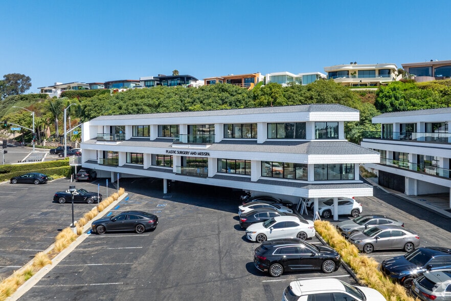 1101 Bayside Dr, Corona del Mar, CA for lease - Primary Photo - Image 1 of 7