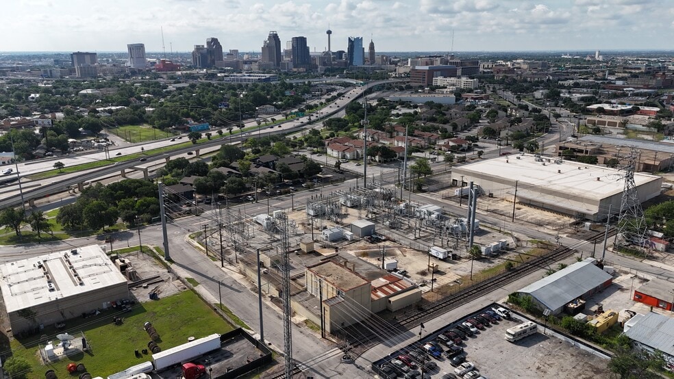 226-232 Rivas St, San Antonio, TX for lease - Building Photo - Image 1 of 16