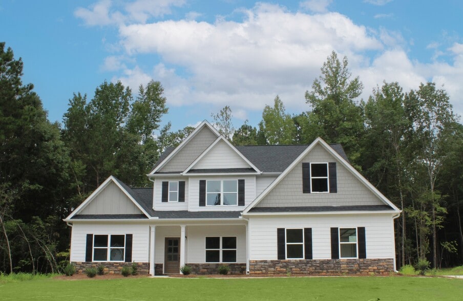 110 Hawthorn Ln, Covington, GA for sale - Primary Photo - Image 1 of 1