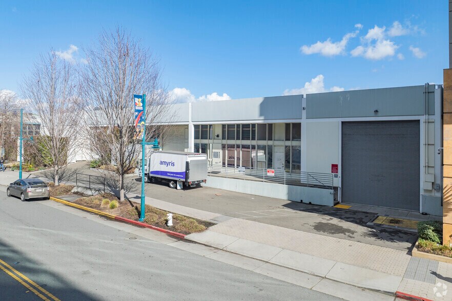 5850-5860 Hollis St, Emeryville, CA à louer - Photo du bâtiment - Image 1 de 6