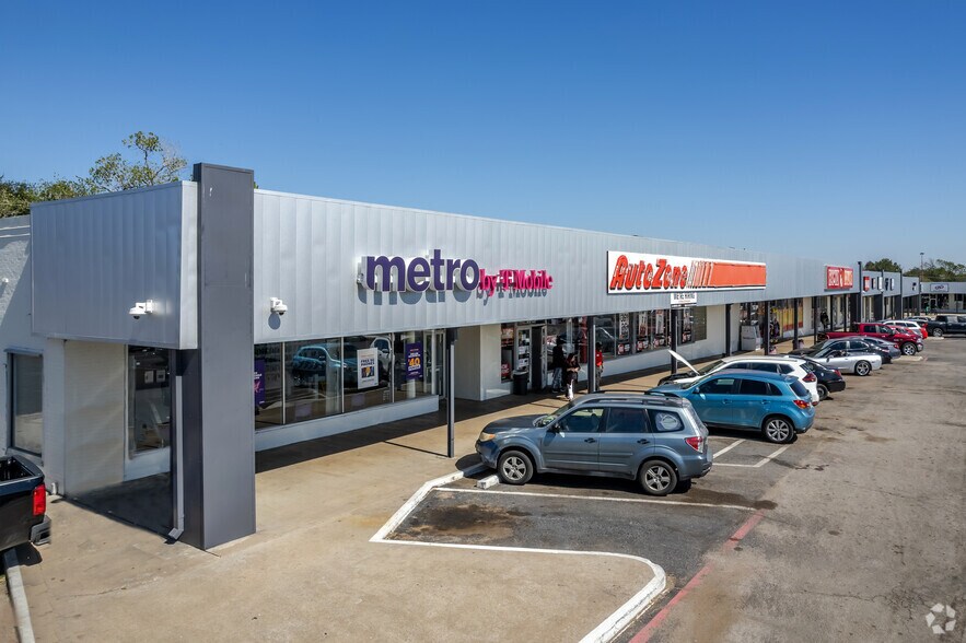 6605-6719 Meadowbrook Dr, Fort Worth, TX à louer - Photo du bâtiment - Image 1 de 7