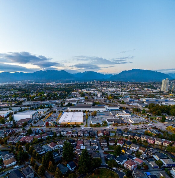 Grandview Properties Park portfolio of 7 properties for sale on LoopNet.ca - Building Photo - Image 2 of 13