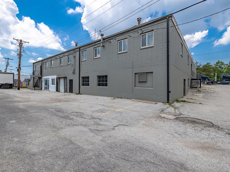 8322-8330 Olive Blvd, Saint Louis, MO à louer - Photo du bâtiment - Image 3 de 17