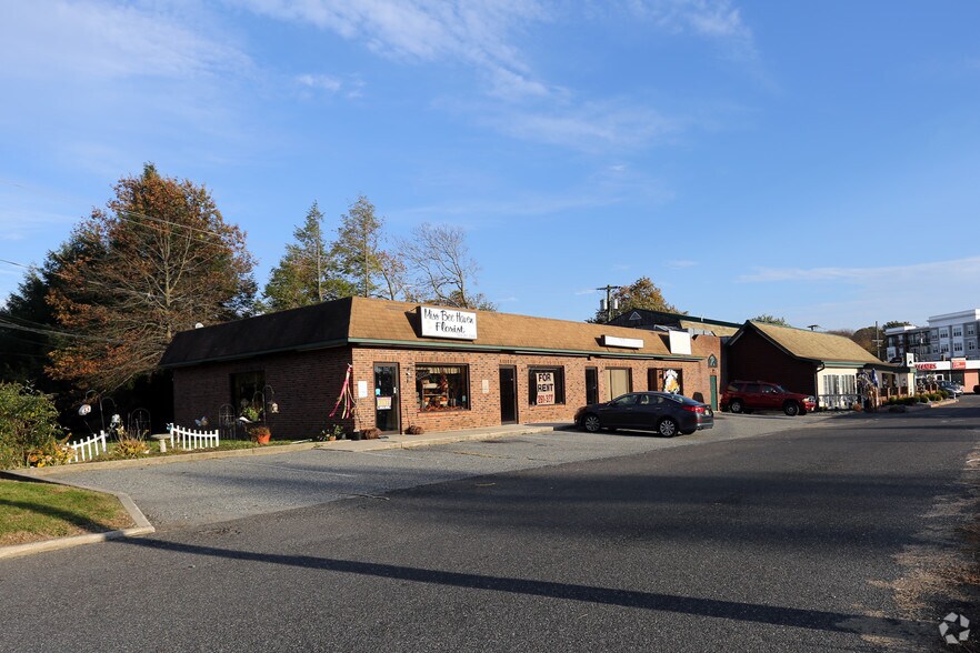 1302 Monmouth Rd, Mount Holly, NJ for lease - Primary Photo - Image 1 of 103