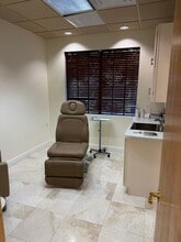 8976 Conroy Windermere Rd, Orlando, FL à louer Photo intérieure- Image 2 de 6