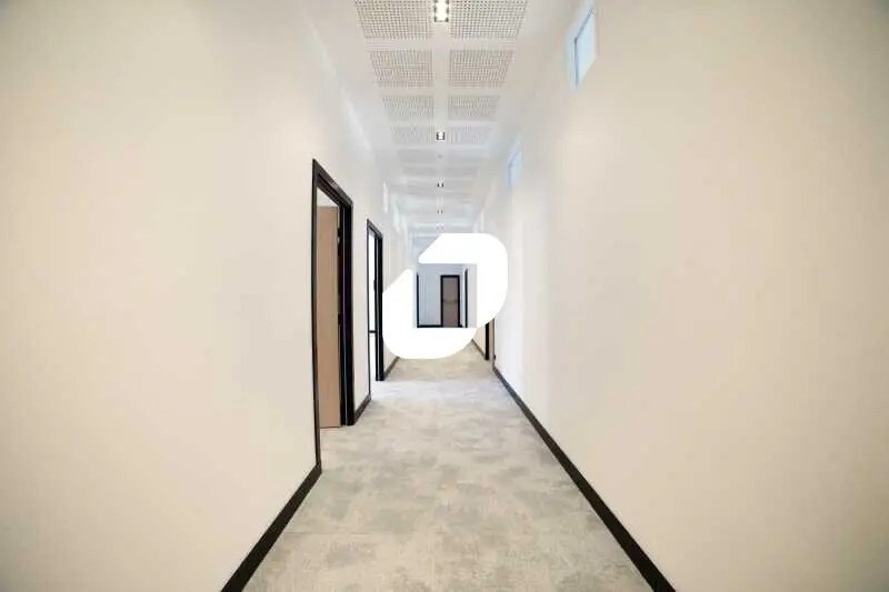 Office in Malakoff for lease - Building Photo - Image 2 of 18