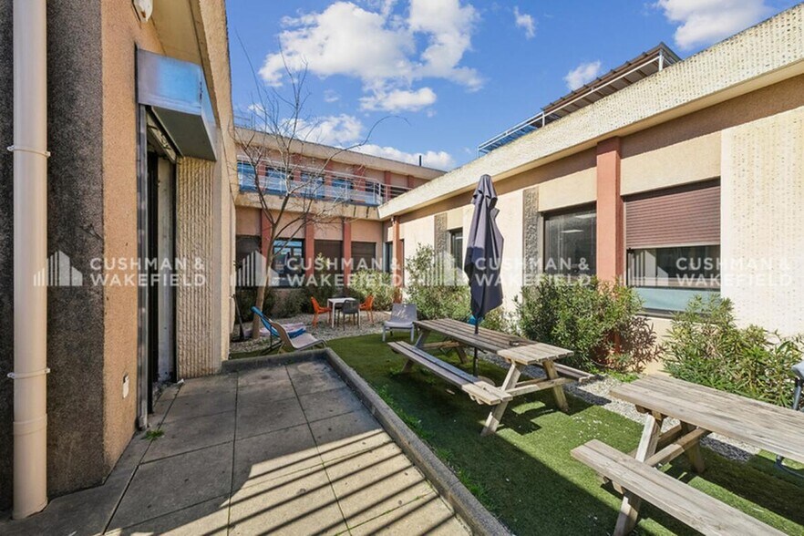 Bureau dans Marseille à vendre - Photo du bâtiment - Image 3 de 15