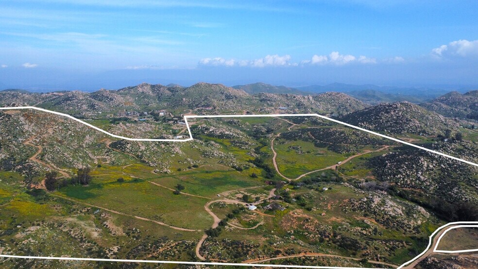 24585 Cam Del Serenah, Perris, CA for lease - Primary Photo - Image 1 of 18