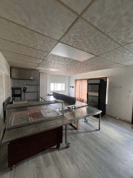 506 Ossipee Trl, Porter, ME à louer - Photo intérieure - Image 3 de 9