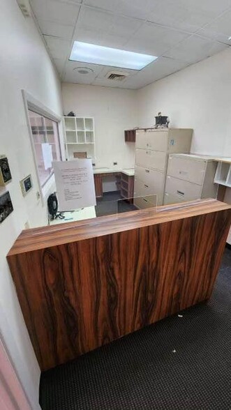 1579-1585 Central Park Ave, Yonkers, NY for lease - Interior Photo - Image 2 of 6