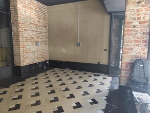 Retail in Madrid, Madrid for lease Interior Photo- Image 2 of 9