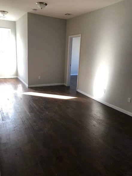 832 Mount Prospect Ave, Newark, NJ for sale - Interior Photo - Image 2 of 6
