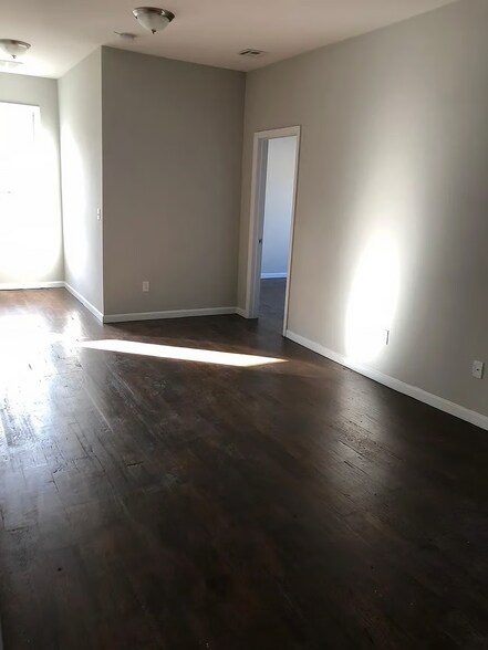 832 Mount Prospect Ave, Newark, NJ à vendre - Photo intérieure - Image 2 de 6