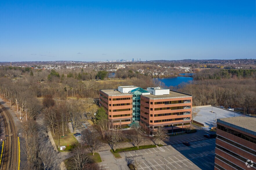 95 Sawyer Rd, Waltham, MA à louer - Photo du bâtiment - Image 1 de 1