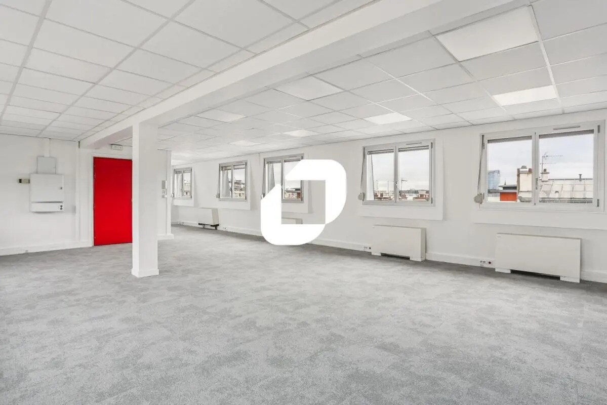 Office in Issy-les-Moulineaux for lease Interior Photo- Image 1 of 12