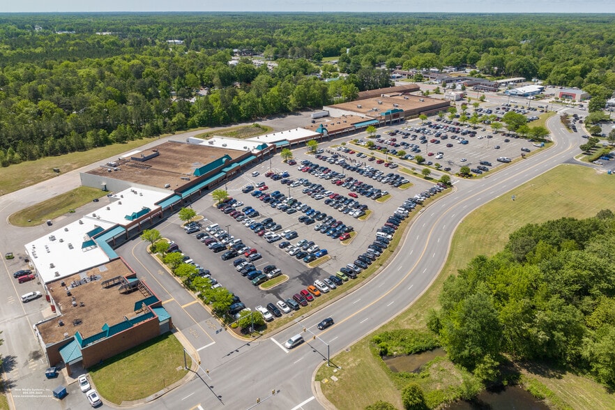 101-169 Junction Dr, Ashland, VA for lease - Building Photo - Image 2 of 8