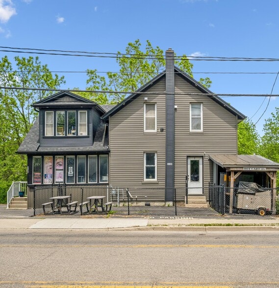 3188 King St E, Kitchener, ON à vendre - Photo du bâtiment - Image 3 de 6