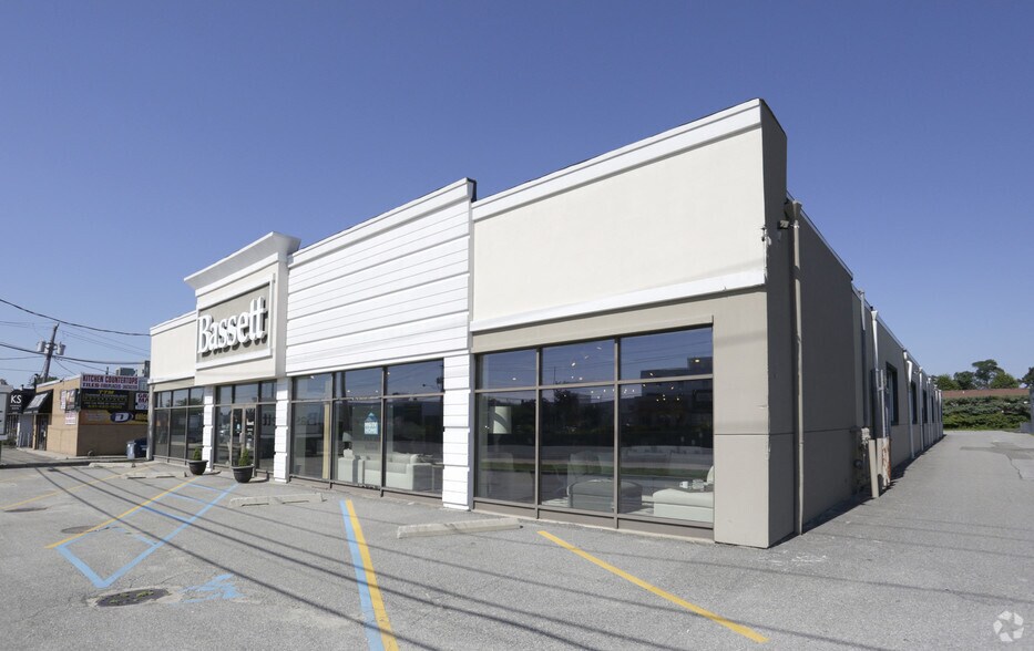 220 Broadhollow Rd, Farmingdale, NY à vendre - Photo principale - Image 1 de 11