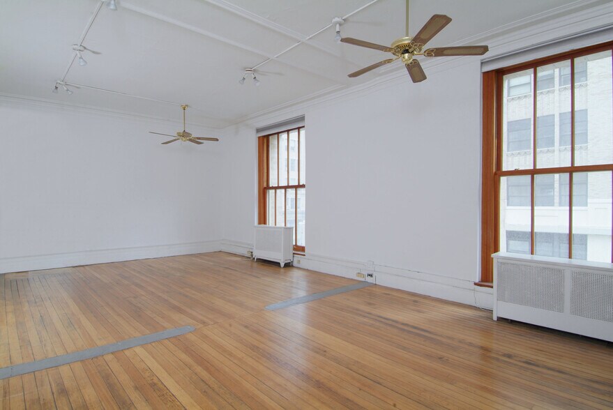 105 Hudson St, New York, NY à vendre - Photo du bâtiment - Image 2 de 8