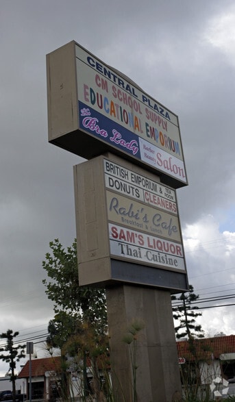 900-958 N Central Ave, Upland, CA for lease - Building Photo - Image 2 of 5