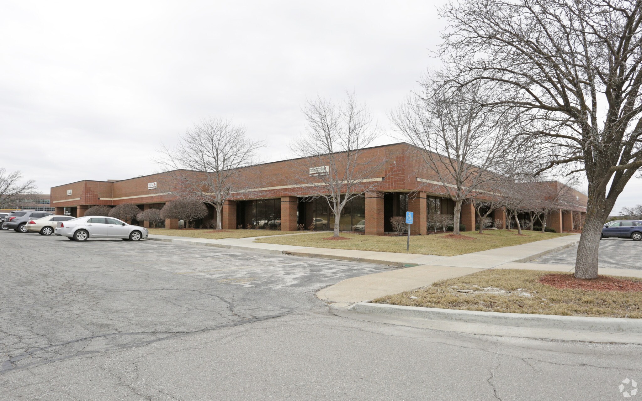 8400-8428 Melrose Dr, Lenexa, KS for lease Primary Photo- Image 1 of 6