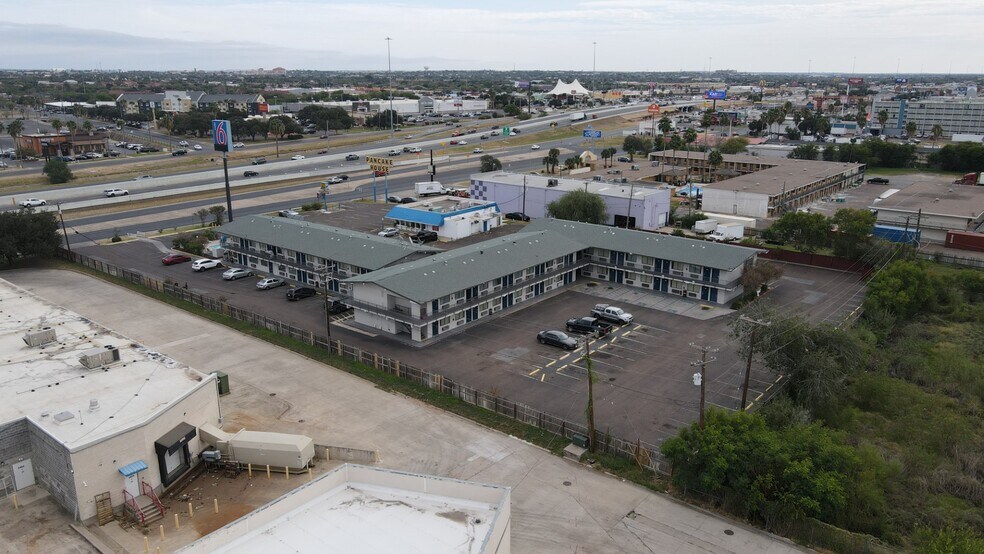 5310 San Bernardo Ave, Laredo, TX à vendre - Photo du bâtiment - Image 2 de 24