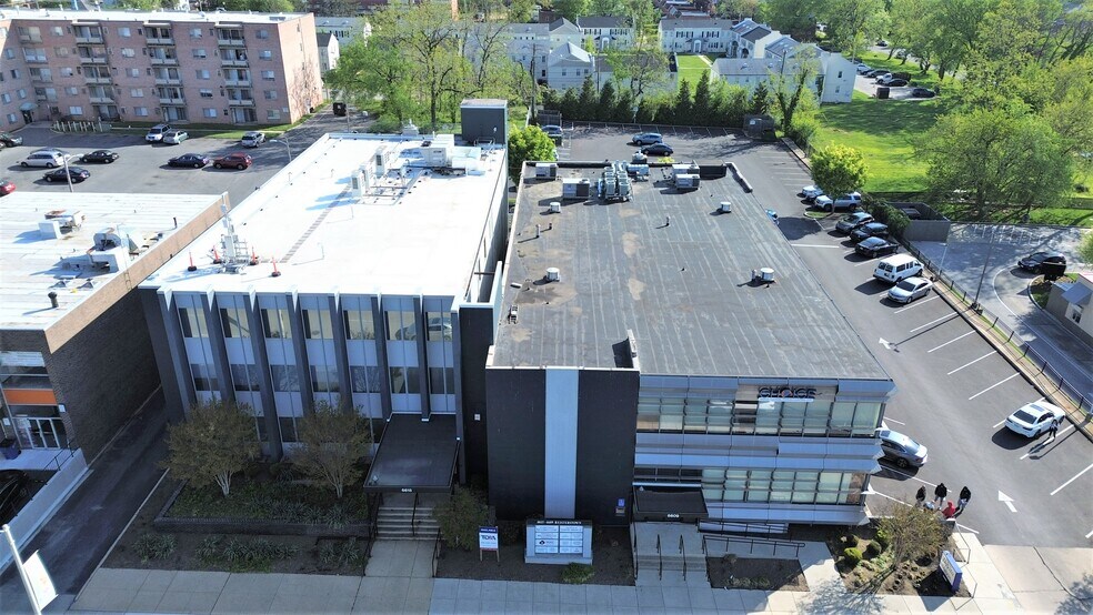 6609-6615 Reisterstown Rd, Baltimore, MD à louer - Photo du bâtiment - Image 3 de 16