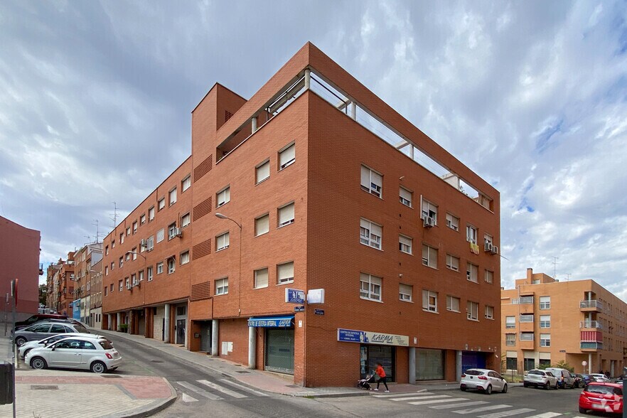 Calle de Rosario Romero, 23, Madrid, Madrid à vendre - Photo du bâtiment - Image 2 de 2